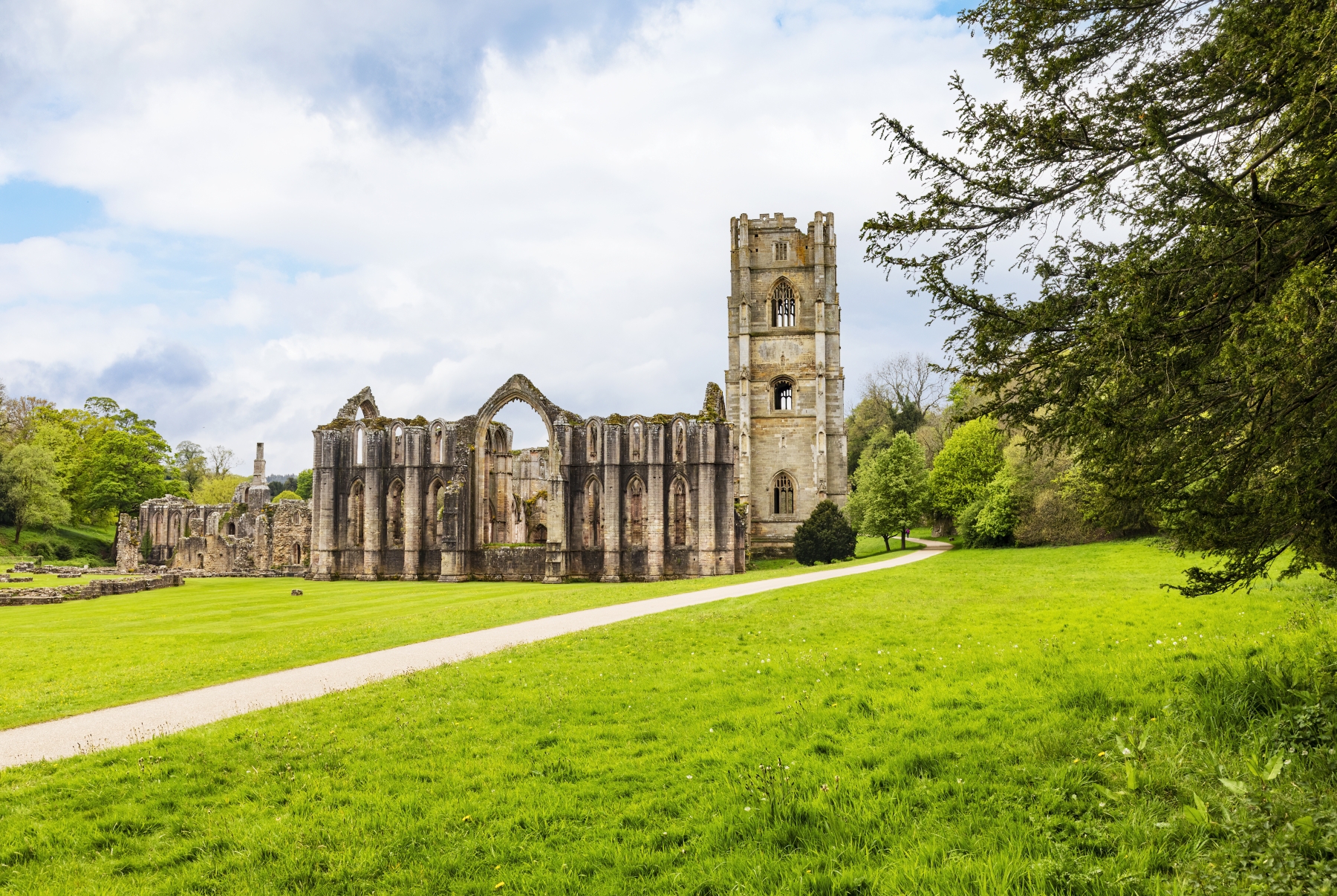 /gallery/west_europe/UK/Yorkshire/fountains abbey/Fountains Abbey May 2022-019_med.jpg